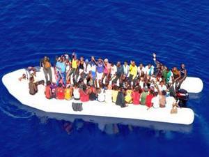 Иммиграция: 99 человек на катере спасателей