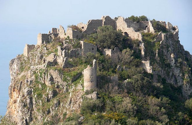 Замок Кастелло-ди-Кастрокукко
