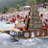 В Турине прошли соревнования по гребле на картонных лодках