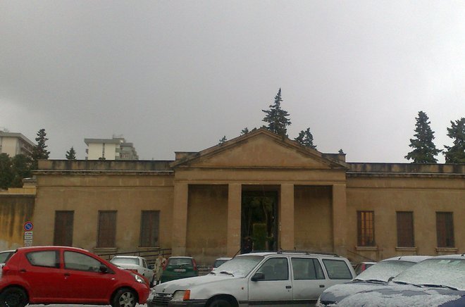 Фасад музея мертвецов в Палермо